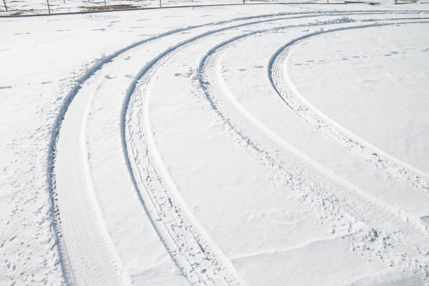 istock Car tire track in snow 929915584
