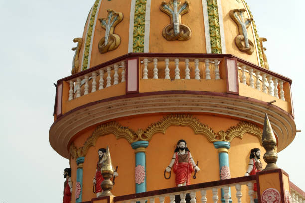 istock Hindu roadside temple 929915598