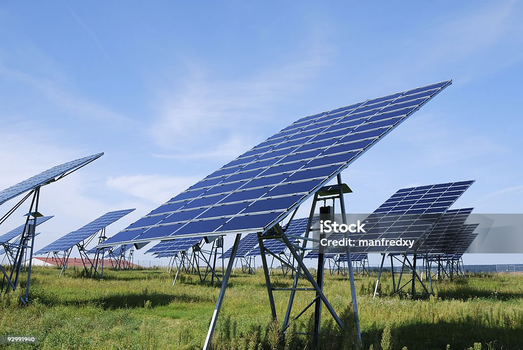 Verde energia solar - Foto de stock de Azul royalty-free