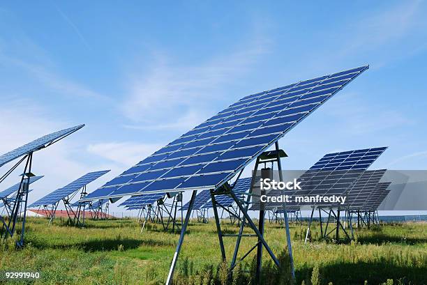 Foto de Verde Energia Solar e mais fotos de stock de Azul - Azul, Coleção, Céu - Fenômeno natural