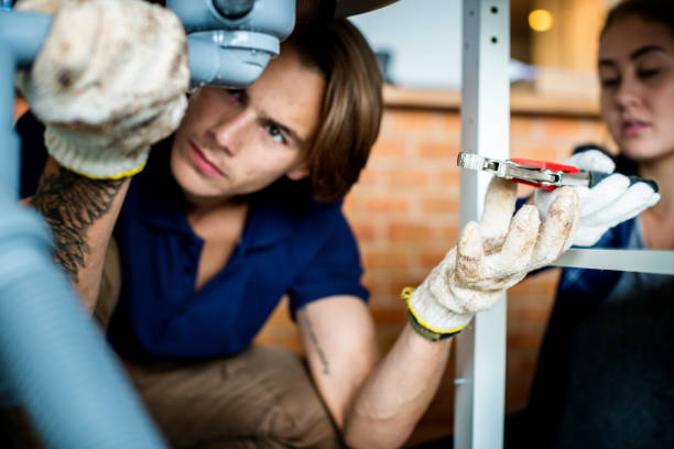 Couple fixing kitchen sink Couple fixing kitchen sink clingy girlfriend stock pictures, royalty-free photos & images