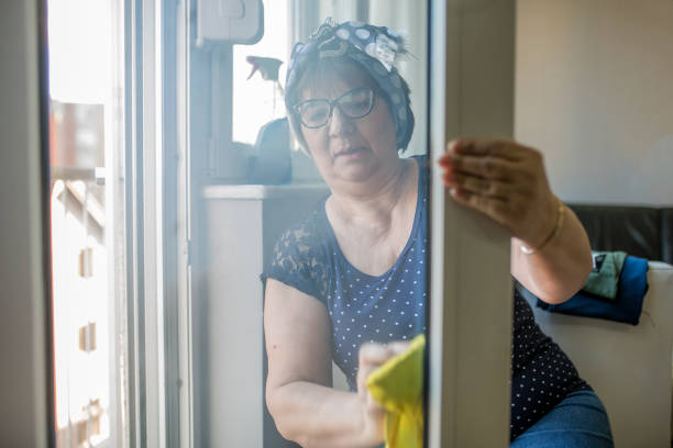 istock Caucasian woman housekeeping 929949620