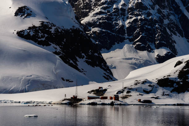 istock Chilean Antarctic research station 929974098