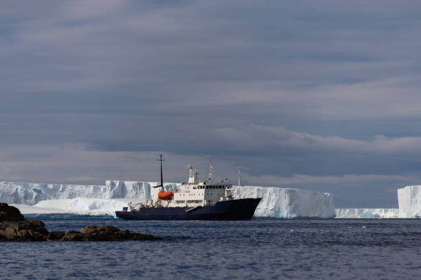 istock Expedition ship in Antarctic sea 929986764