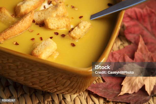 バターナットスカッシュのスープ - カラー画像のストックフォトや画像を多数ご用意 - カラー画像, クルトン, スクワッシュ
