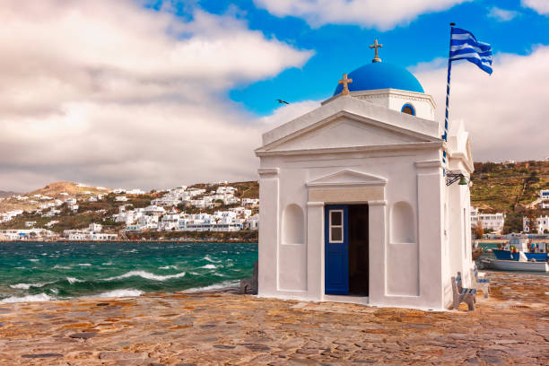 agios nikolaos-kirche auf der insel mykonos, griechenland - agios nikolaos stock-fotos und bilder