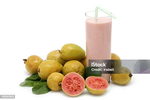 Frische Guave Früchte Mit Blättern Und Milchshake Stockfoto und mehr Bilder von Blatt - Pflanzenbestandteile - Blatt - Pflanzenbestandteile, Erfrischung, Farbbild