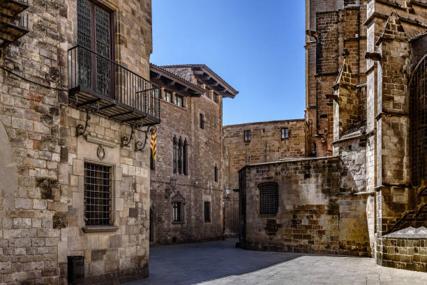 istock Medieval courtyard in Barcelona, Catalonia, Spain 930072484