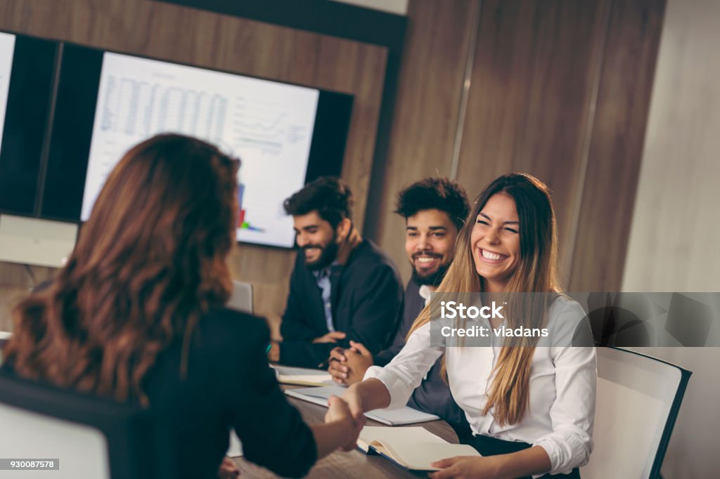 En una entrevista de trabajo - Foto de stock de Recursos humanos libre de derechos