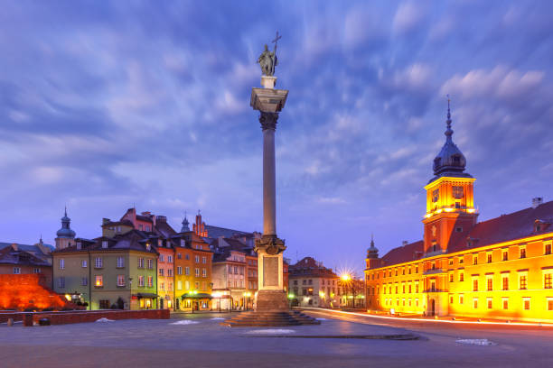 istock Castle Square at night in Warsaw, Poland 930095430