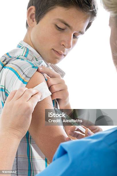 De Injecção - Fotografias de stock e mais imagens de Vacina - Vacina, Adolescente, Constipação e Gripe