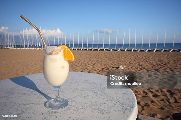 Cocktail Na Praia - Fotografias de stock e mais imagens de Bebida - Bebida, Bebida Alcoólica, Rum - Bebida Branca