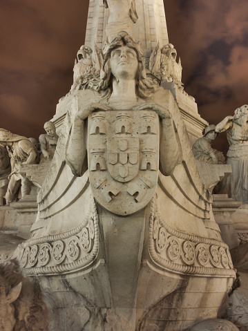 Marques de Pombal estatua Lisboa por la noche, frontal vista photo