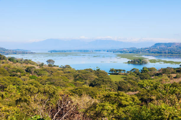 istock Lake Suchitlan seen from Suchitoto 930182468