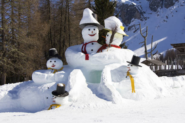 istock The big snowman family 930187414