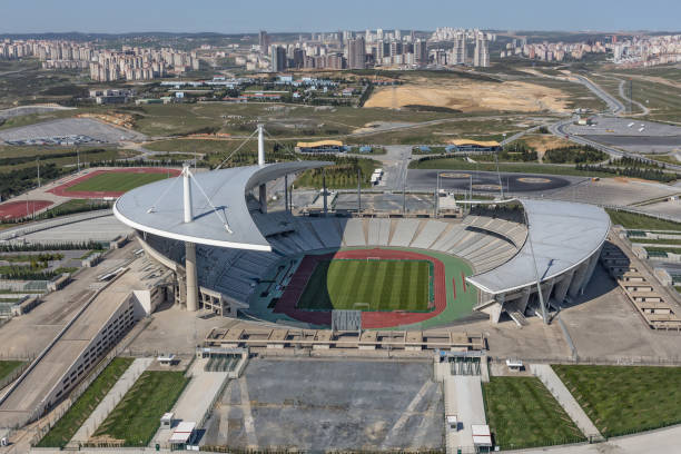 vista aerale dello stadio olimpico di istanbul (stadio olimpico ataturk). - bleachers stadium empty seat foto e immagini stock