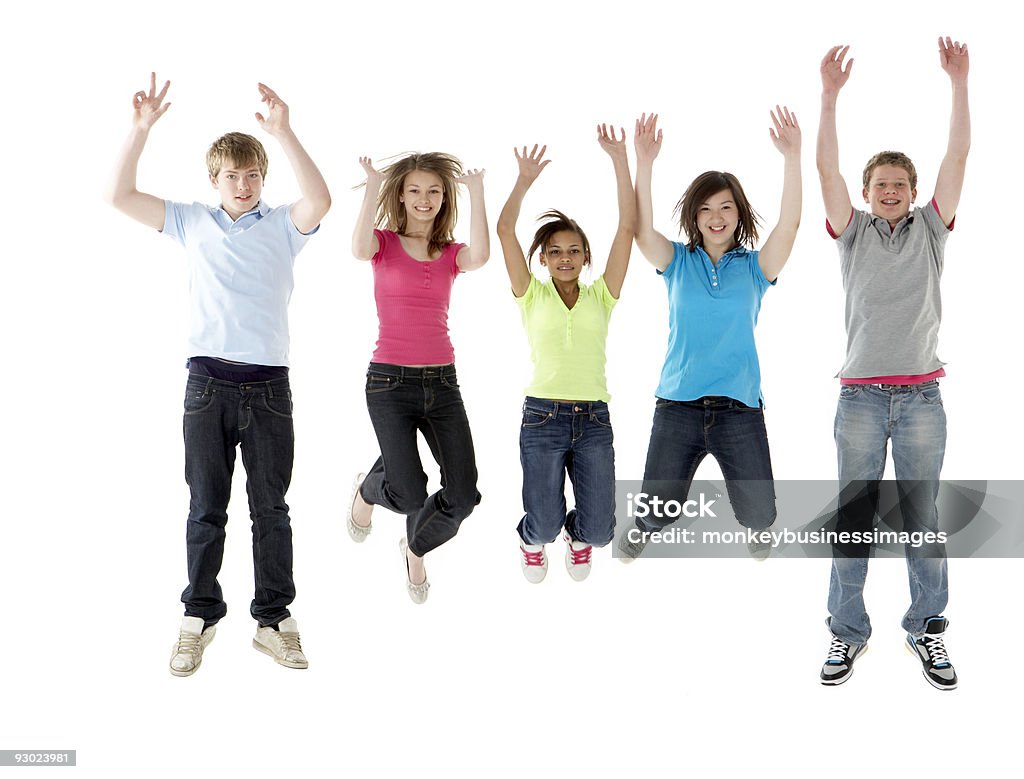 Groupe d'adolescents sautant en Studio - Photo de Sauter libre de droits