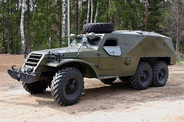 blindado russo caminhão em uma floresta. - armored truck - fotografias e filmes do acervo