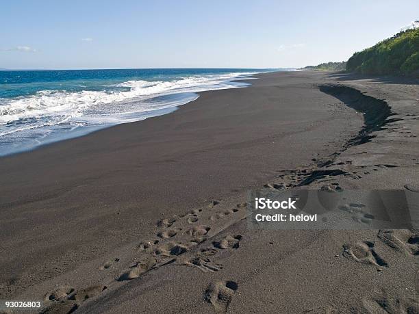 Foto de Black Praia Em Bali e mais fotos de stock de Areia Preta - Areia Preta, Bali, Beleza natural - Natureza