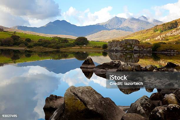 Foto de Lago De Montanha e mais fotos de stock de País de Gales - País de Gales, Azul, Beleza natural - Natureza