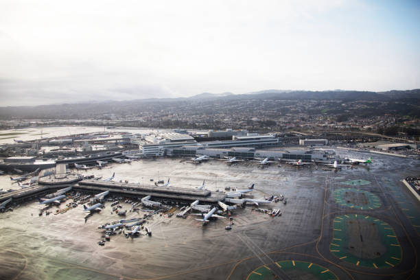 san francisco international terminal - san francisco international airport san francisco bay area sfo airplane imagens e fotografias de stock