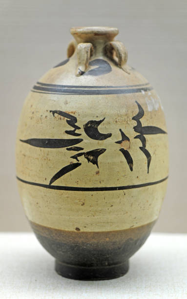 istock Chinese vase on a white background 930315248