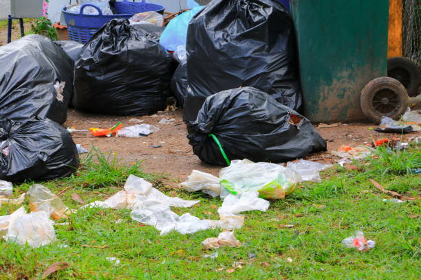 istock Pile black garbage bag roadside in the city close up 930334350