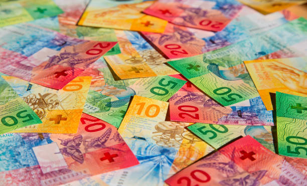 francos suizo - swiss francs swiss currency switzerland finance fotografías e imágenes de stock