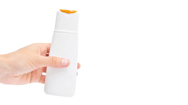 istock Hand holding shampoo bottle isolated on white background. copy space, template 930406926
