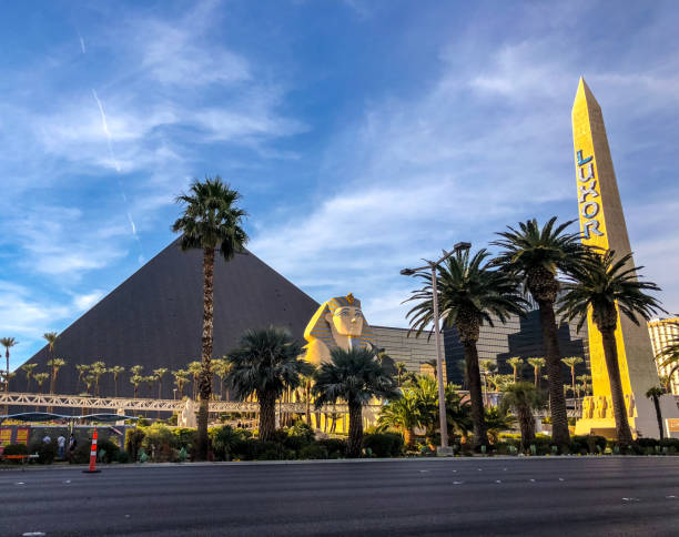 Luxor Hotel and Casino viewed from Las Vegas Boulevard, Las Vegas, USA Las Vegas, USA - January 2, 2018:  Luxor Hotel and Casino viewed from Las Vegas Boulevard las vegas pyramid stock pictures, royalty-free photos & images