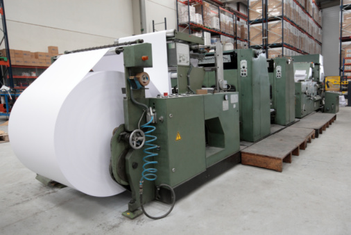 Automated paper production machine packaging paper and cardboard from waste paper.