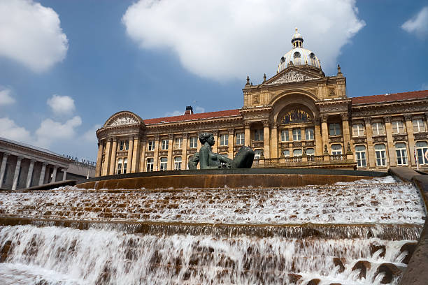 birmingham victoria square em um dia de verão, reino unido - birmingham town hall uk city - fotografias e filmes do acervo