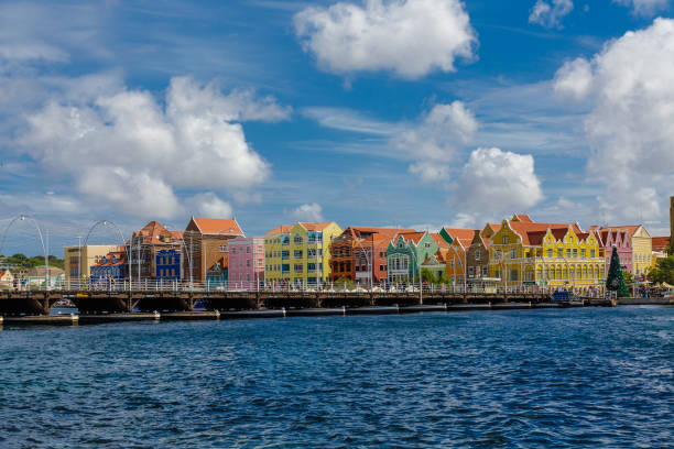 istock Beautiful Colors of Willemstad Curacao 930492332