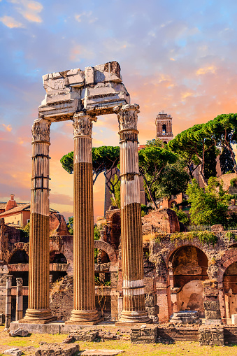 Columnas en el foro romano photo