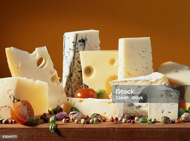 Käsestillleben Stockfoto und mehr Bilder von Käse - Käse, Variation, Bauholz-Brett