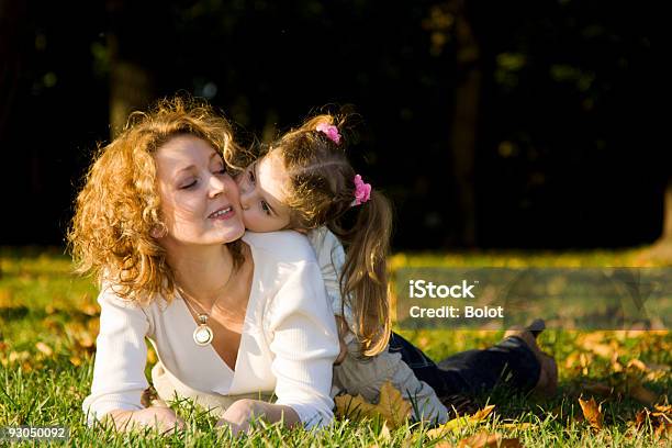 구슬눈꼬리 및 딸이다 지역에서 추절 공원 20-24세에 대한 스톡 사진 및 기타 이미지 - 20-24세, 25-29세, 4-5세