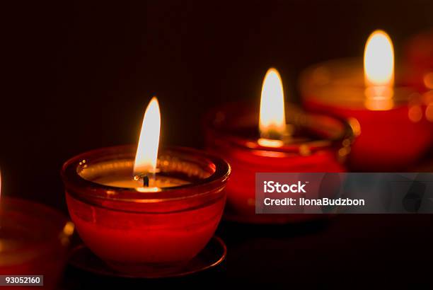 Rote Kerzen Stockfoto und mehr Bilder von Beleuchtet - Beleuchtet, Brennen, Christentum