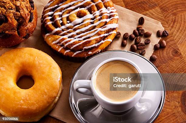 Dolci - Fotografie stock e altre immagini di Bombolone - Bombolone, Brioche - Dolci, Caffè - Bevanda