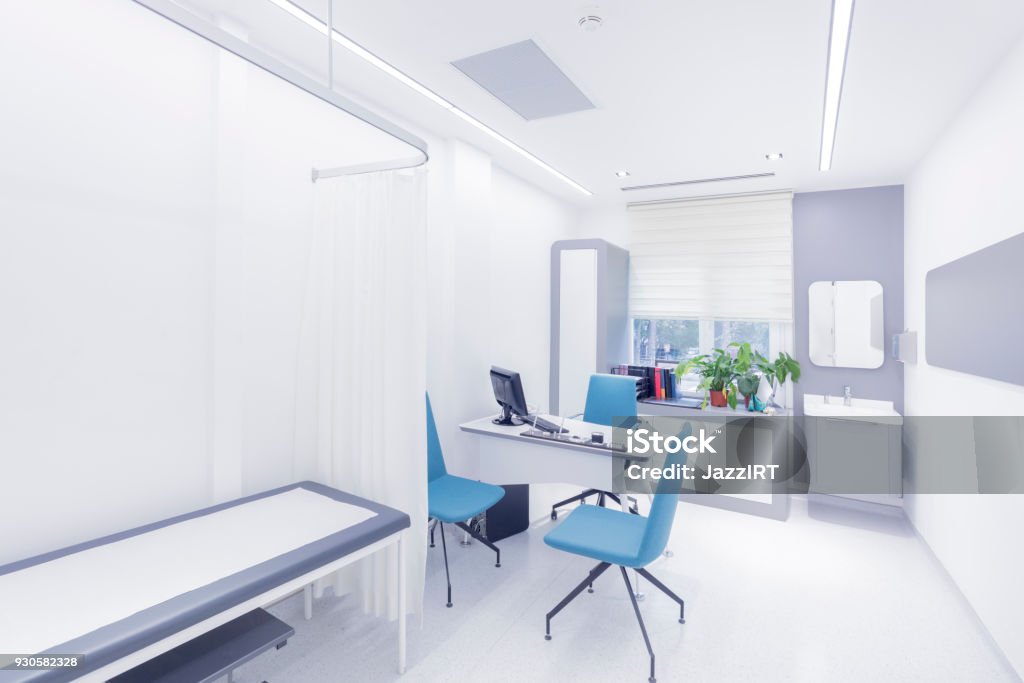 医師の診察室を空に - 診療室のロイヤリティフリーストックフォト