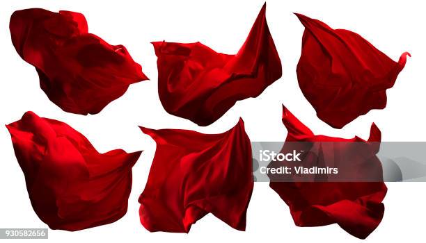 Rojo Volando Pedazos De Tela Que Fluye Ondulante Paño Brillo Satinado Ropa Cortinas Blanco Aislado Foto de stock y más banco de imágenes de Textil