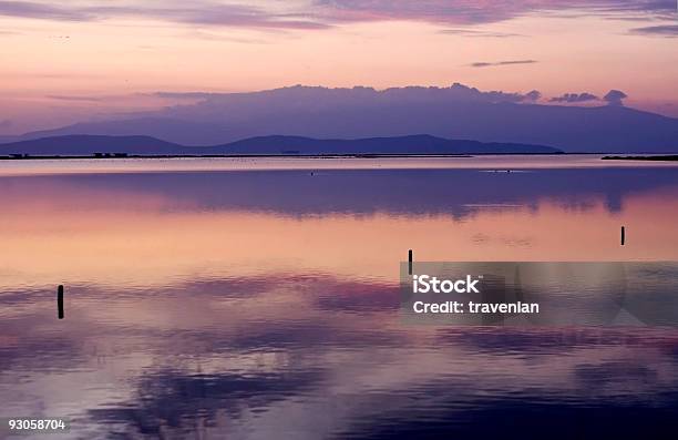 Pôr Do Sol Lago Reflection - Fotografias de stock e mais imagens de Ambiente dramático - Ambiente dramático, Anoitecer, Ao Ar Livre