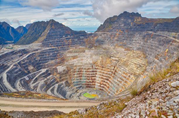 Grasberg Open Pit View of Grasberg open pit mine on Papua, Indonesia gruva stock pictures, royalty-free photos & images