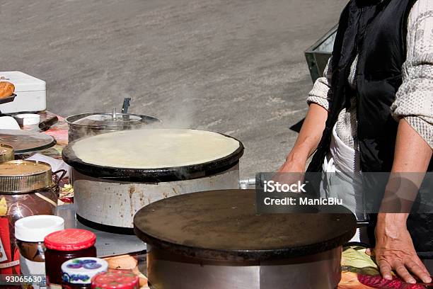 Crêpe Cook Stockfoto und mehr Bilder von Crêpe - Eierkuchen-Speise - Crêpe - Eierkuchen-Speise, Frankreich, Städtische Straße