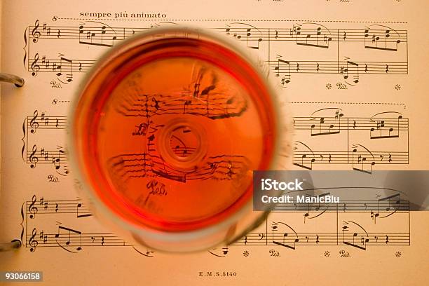 Wein Und Musik Stockfoto und mehr Bilder von Musik - Musik, Wein, Trinkglas