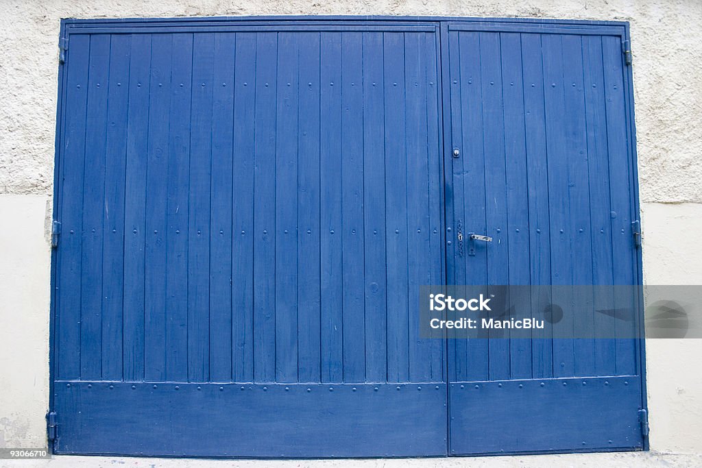 Porte série bleue - Photo de Porte d'entrepôt libre de droits