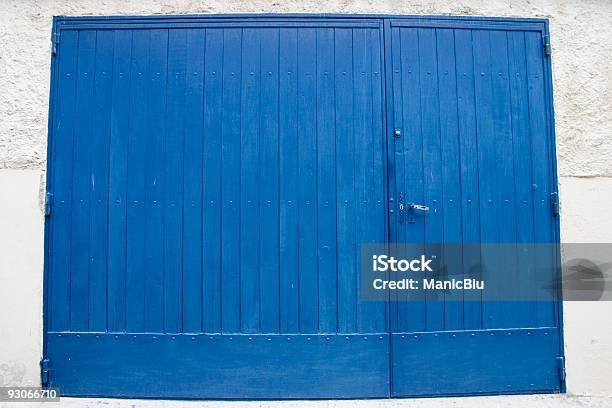 Photo libre de droit de Porte Série Bleue banque d'images et plus d'images libres de droit de Porte d'entrepôt - Porte d'entrepôt, Angle de prise de vue, Bleu