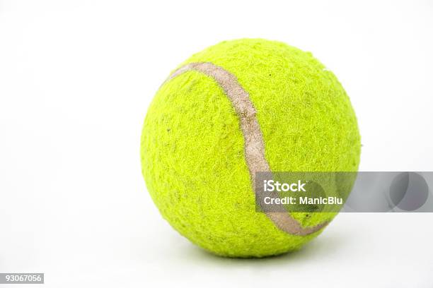 Старый Теннисный Мяч — стоковые фотографии и другие картинки S-образный - S-образный, Без людей, Белый