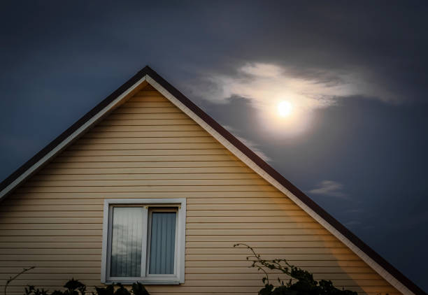 istock The ridge of the house 930692700