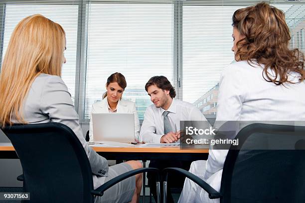 Negócios Jovem Equipa - Fotografias de stock e mais imagens de Adulto - Adulto, Colega de trabalho, Colleague