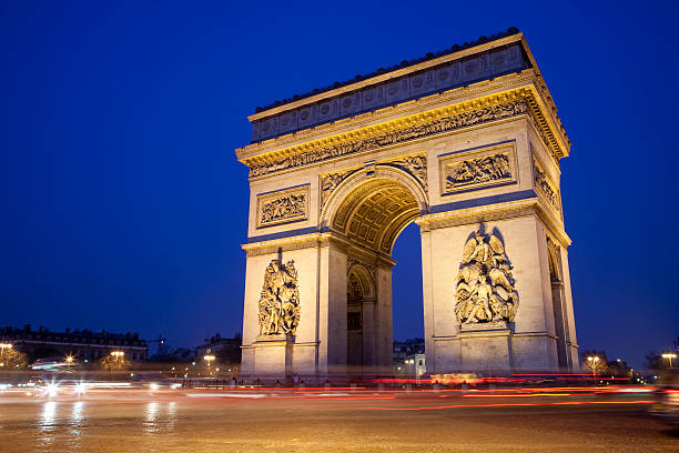 Arc de triomphe at night  arc de triomphe paris photos stock pictures, royalty-free photos & images